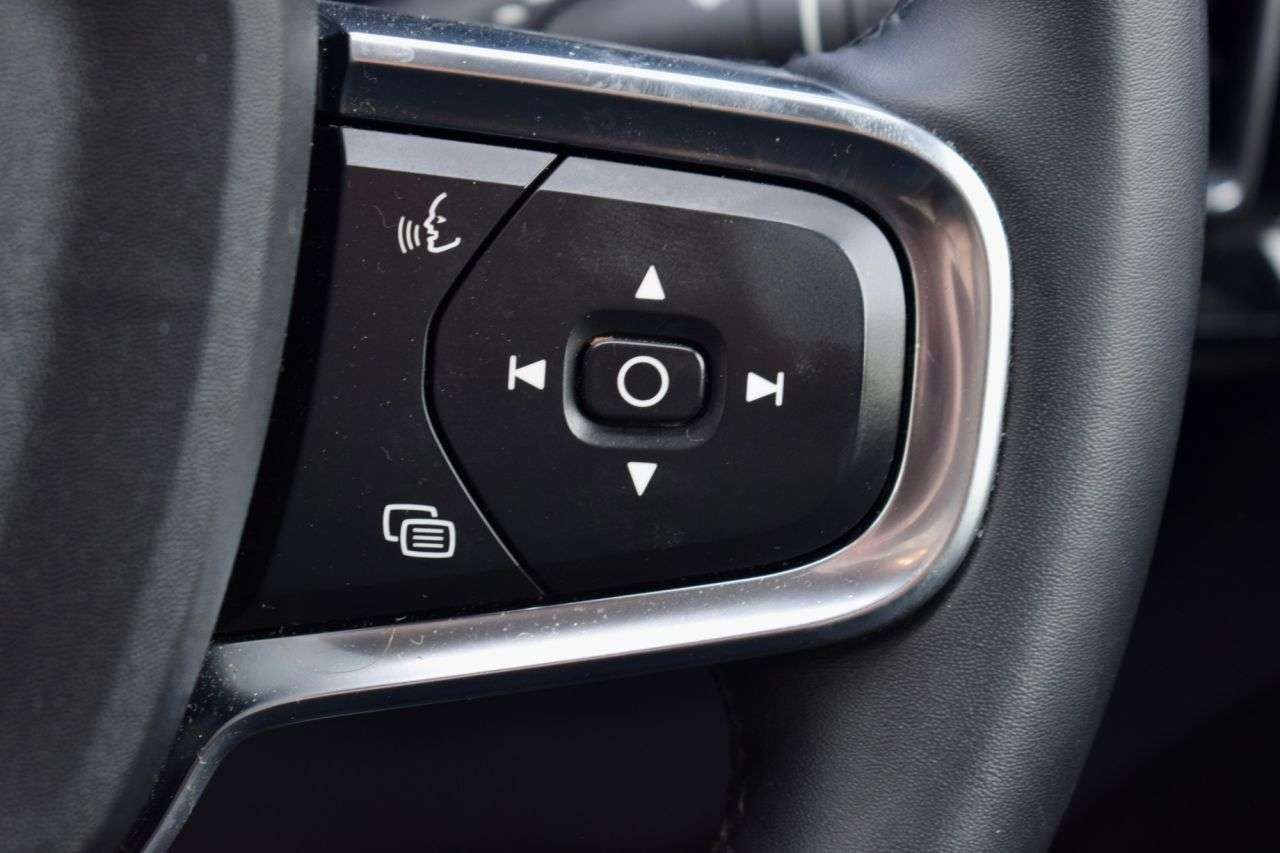 2023 VOLVO C40 2023 VOLVO C40