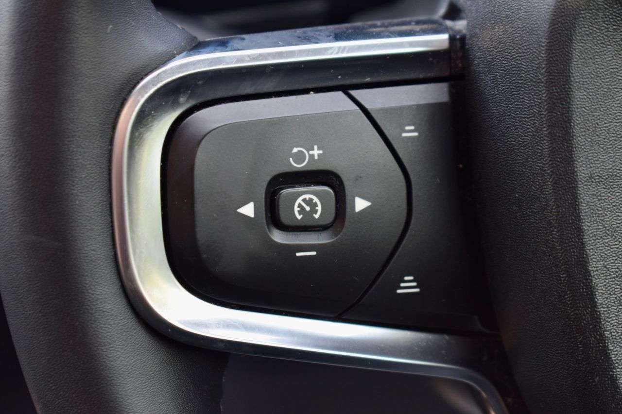 2023 VOLVO C40 2023 VOLVO C40