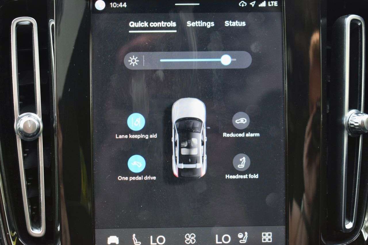 2023 VOLVO C40 2023 VOLVO C40