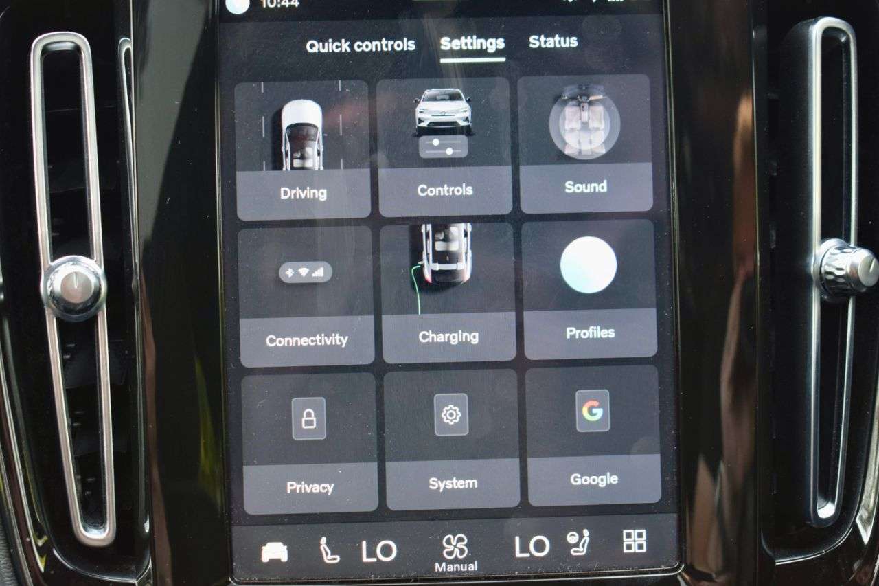 2023 VOLVO C40 2023 VOLVO C40