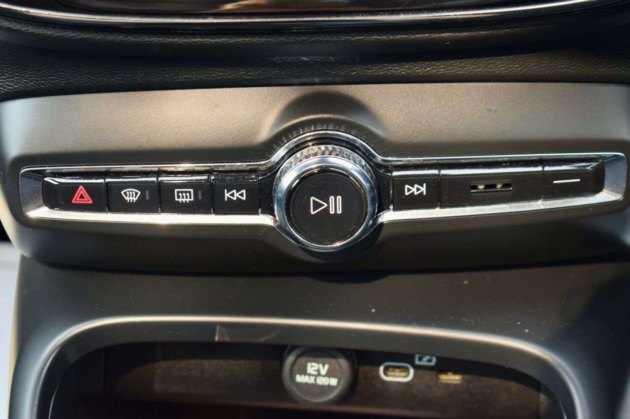2023 VOLVO C40 2023 VOLVO C40