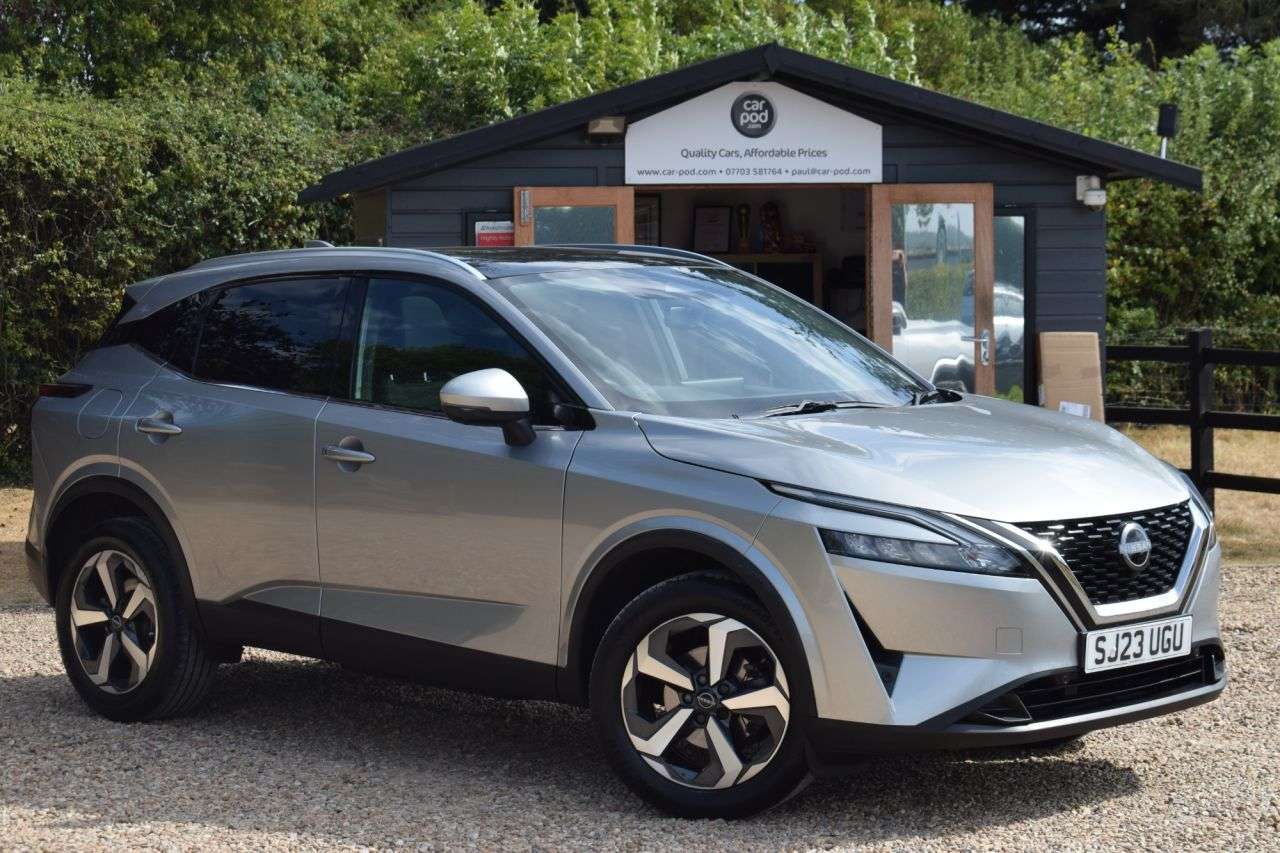A 2023 NISSAN QASHQAI 1.3 DIG-T MHEV N-Connecta SUV 5dr Petrol Hybrid Manual Euro 6 (s/s) (140 ps A 2023 NISSAN QASHQAI 1.3 DIG-T MHEV N-Connecta SUV 5dr Petrol Hybrid Manual Euro 6 (s/s) (140 ps