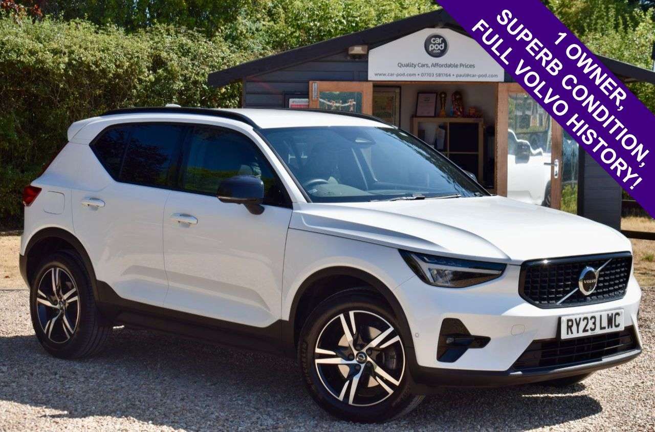 A 2023 VOLVO XC40 2.0 B3 MHEV Plus Dark SUV 5dr Petrol Hybrid DCT Auto Euro 6 (s/s) (163 ps) A 2023 VOLVO XC40 2.0 B3 MHEV Plus Dark SUV 5dr Petrol Hybrid DCT Auto Euro 6 (s/s) (163 ps)