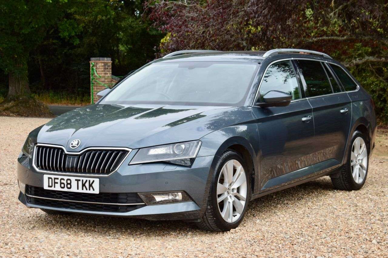 A 2019 SKODA SUPERB 2.0 TDI SE L Executive Estate 5dr Diesel Manual Euro 6 (s/s) (150 ps) A 2019 SKODA SUPERB 2.0 TDI SE L Executive Estate 5dr Diesel Manual Euro 6 (s/s) (150 ps)