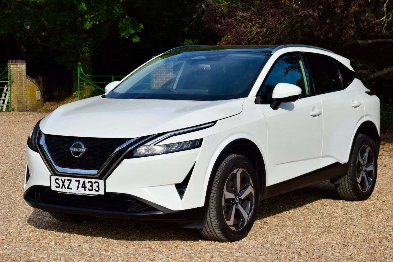 A 2023 NISSAN QASHQAI 1.3 DIG-T MHEV N-Connecta SUV 5dr Petrol Hybrid Manual Euro 6 (s/s) (140 ps A 2023 NISSAN QASHQAI 1.3 DIG-T MHEV N-Connecta SUV 5dr Petrol Hybrid Manual Euro 6 (s/s) (140 ps