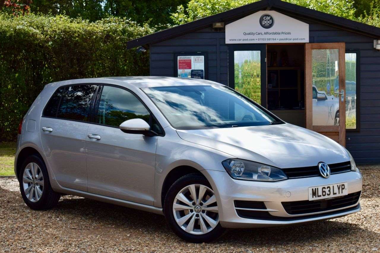 A 2013 VOLKSWAGEN GOLF 1.4 TSI BlueMotion Tech SE Hatchback 5dr Petrol Manual Euro 5 (s/s) (122 ps A 2013 VOLKSWAGEN GOLF 1.4 TSI BlueMotion Tech SE Hatchback 5dr Petrol Manual Euro 5 (s/s) (122 ps
