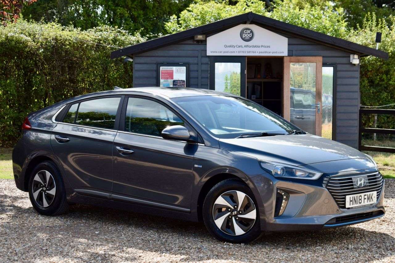 A 2018 HYUNDAI IONIQ 1.6 h-GDi Premium SE Hatchback 5dr Petrol Hybrid DCT Euro 6 (s/s) (141 ps) A 2018 HYUNDAI IONIQ 1.6 h-GDi Premium SE Hatchback 5dr Petrol Hybrid DCT Euro 6 (s/s) (141 ps)