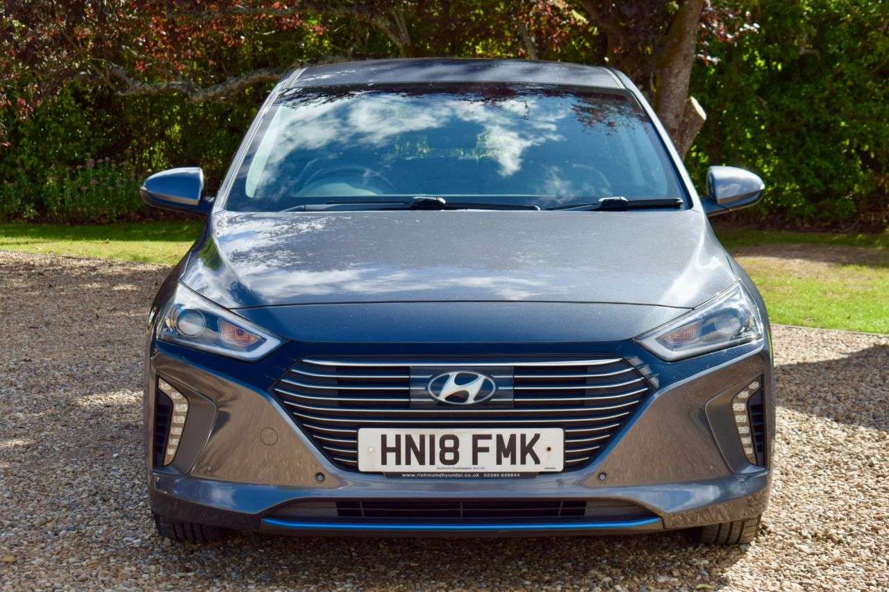 A 2018 HYUNDAI IONIQ 1.6 h-GDi Premium SE Hatchback 5dr Petrol Hybrid DCT Euro 6 (s/s) (141 ps) A 2018 HYUNDAI IONIQ 1.6 h-GDi Premium SE Hatchback 5dr Petrol Hybrid DCT Euro 6 (s/s) (141 ps)
