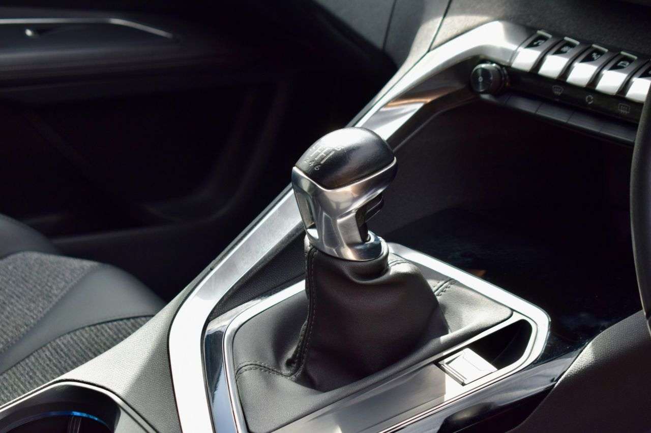 2020 PEUGEOT 3008 2020 PEUGEOT 3008
