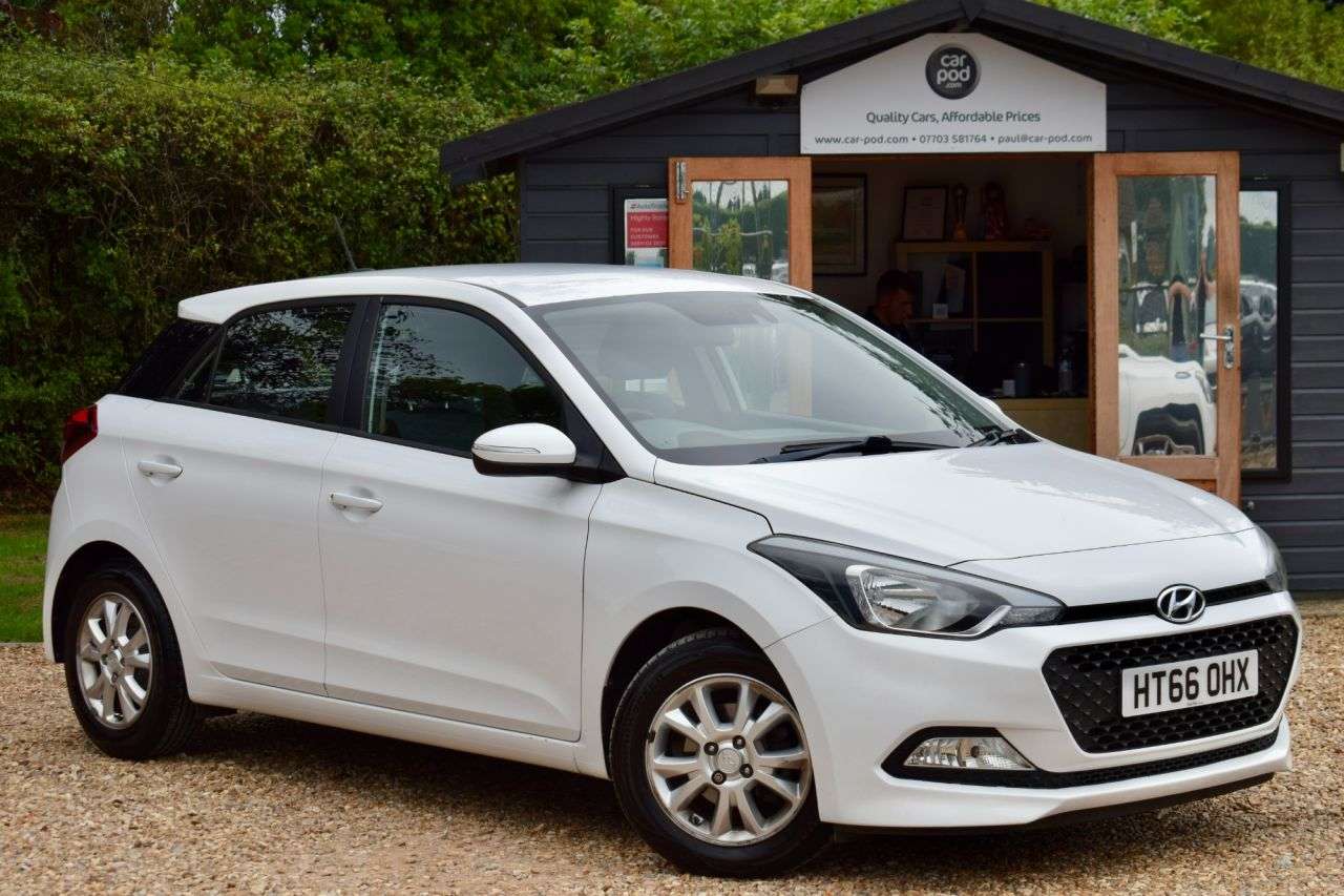A 2017 HYUNDAI I20 1.2 SE Hatchback 5dr Petrol Manual Euro 6 (84 ps) A 2017 HYUNDAI I20 1.2 SE Hatchback 5dr Petrol Manual Euro 6 (84 ps)