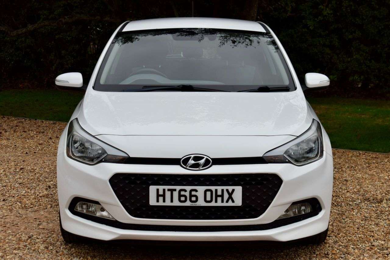 A 2017 HYUNDAI I20 1.2 SE Hatchback 5dr Petrol Manual Euro 6 (84 ps) A 2017 HYUNDAI I20 1.2 SE Hatchback 5dr Petrol Manual Euro 6 (84 ps)