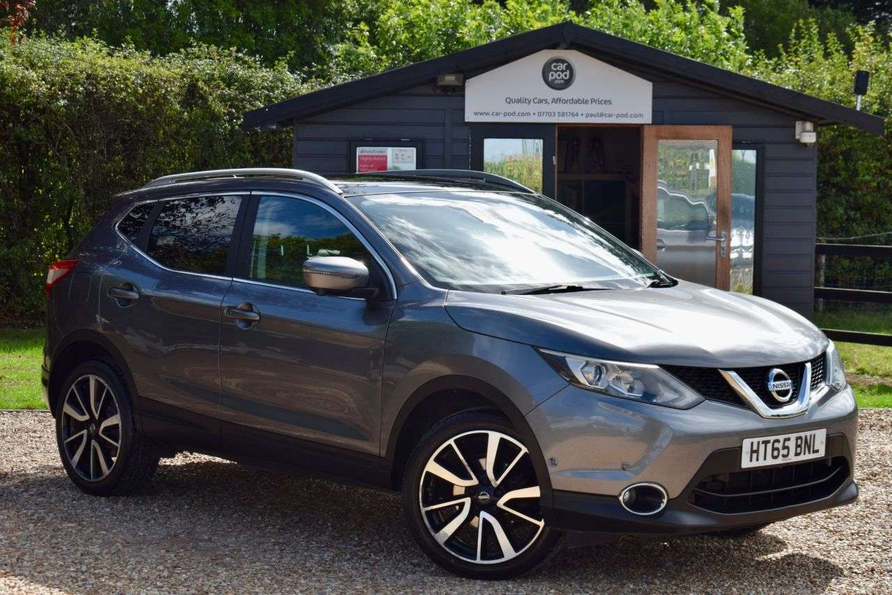 A 2015 NISSAN QASHQAI 1.2 DIG-T Tekna SUV 5dr Petrol Manual 2WD Euro 6 (s/s) (115 ps) SUPERB COND A 2015 NISSAN QASHQAI 1.2 DIG-T Tekna SUV 5dr Petrol Manual 2WD Euro 6 (s/s) (115 ps) SUPERB COND