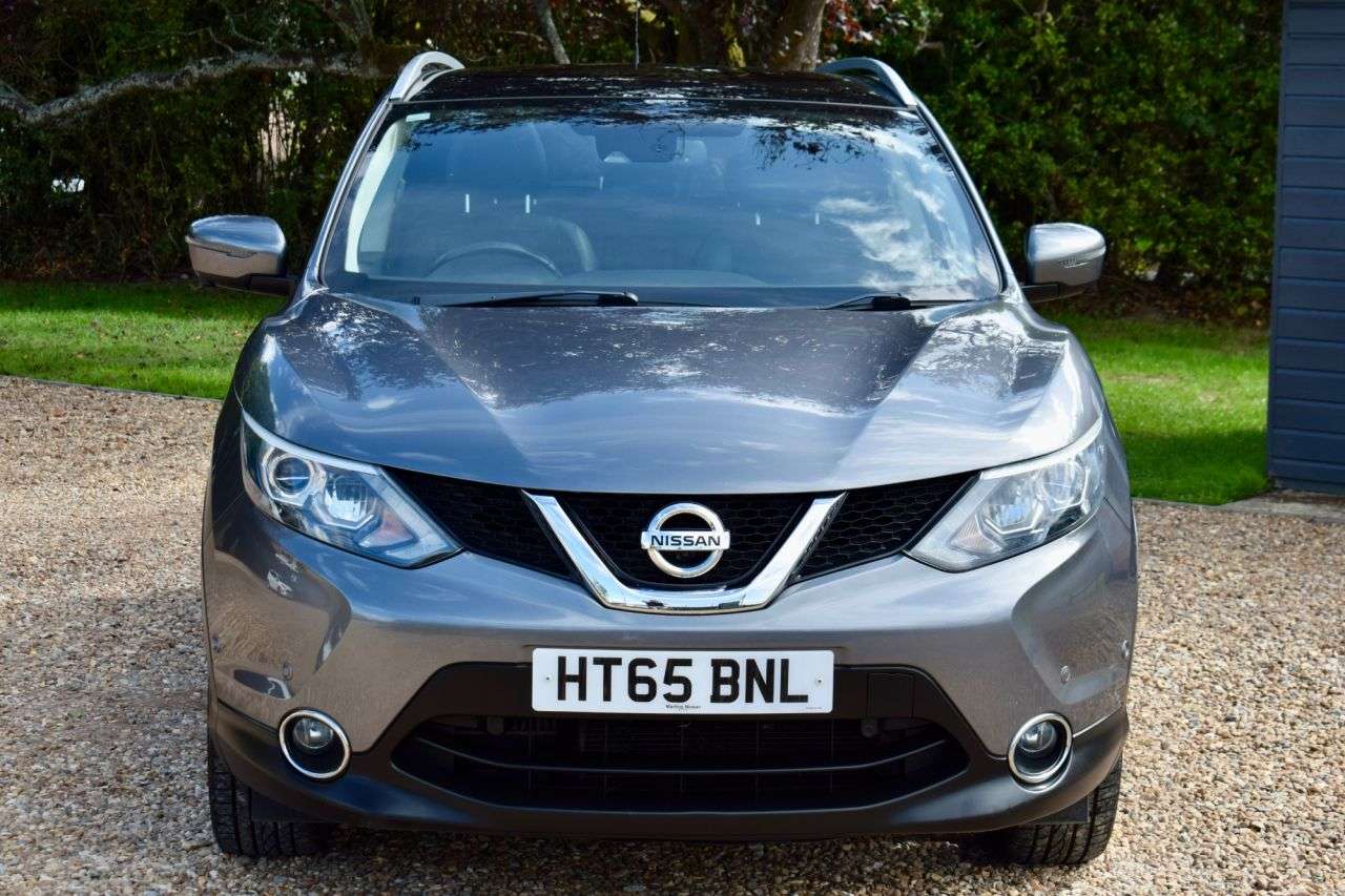 A 2015 NISSAN QASHQAI 1.2 DIG-T Tekna SUV 5dr Petrol Manual 2WD Euro 6 (s/s) (115 ps) SUPERB COND A 2015 NISSAN QASHQAI 1.2 DIG-T Tekna SUV 5dr Petrol Manual 2WD Euro 6 (s/s) (115 ps) SUPERB COND