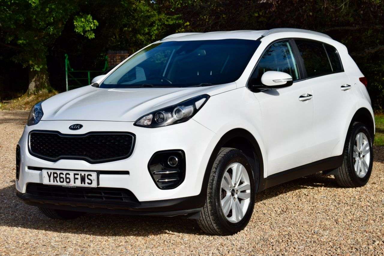 A 2016 KIA SPORTAGE 1.6 GDi 2 SUV 5dr Petrol Manual Euro 6 (s/s) (130 bhp) A 2016 KIA SPORTAGE 1.6 GDi 2 SUV 5dr Petrol Manual Euro 6 (s/s) (130 bhp)
