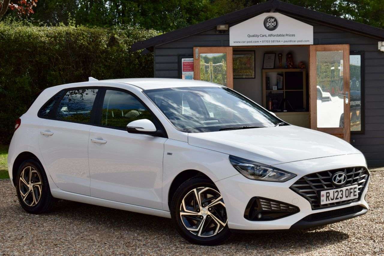 A 2023 HYUNDAI I30 1.0 T-GDi MHEV SE Connect Hatchback 5dr Petrol Hybrid Manual Euro 6 (s/s) ( A 2023 HYUNDAI I30 1.0 T-GDi MHEV SE Connect Hatchback 5dr Petrol Hybrid Manual Euro 6 (s/s) (
