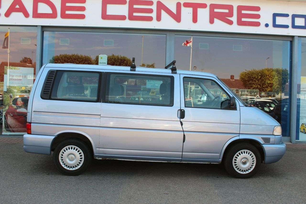 A 2002 VOLKSWAGEN CARAVELLE 2.5 TDI 101 BHP SWB 8 SEAT LOW MILES, SERVICE HISTORY A 2002 VOLKSWAGEN CARAVELLE 2.5 TDI 101 BHP SWB 8 SEAT LOW MILES, SERVICE HISTORY