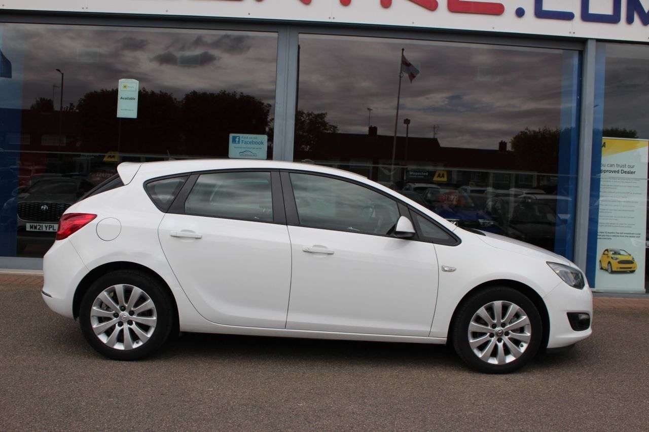 A 2016 VAUXHALL ASTRA 1.6 CDTI ECOFLEX S/S 5d 108 BHP ** CHEAP FAMILY CAR ** A 2016 VAUXHALL ASTRA 1.6 CDTI ECOFLEX S/S 5d 108 BHP ** CHEAP FAMILY CAR **