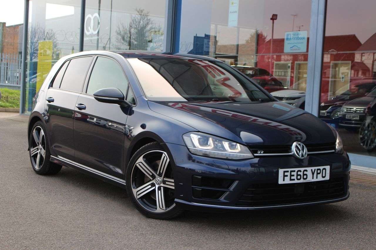 A 2017 VOLKSWAGEN GOLF 2.0 R DSG 5d 298 BHP - NAV, CARPLAY, HTD/ALCANTARA, DAB A 2017 VOLKSWAGEN GOLF 2.0 R DSG 5d 298 BHP - NAV, CARPLAY, HTD/ALCANTARA, DAB