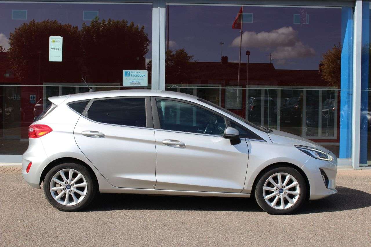 A 2018 FORD FIESTA 1.0T EcoBoost Titanium Hatchback 5dr Petrol Manual Euro 6 (s/s) (100 ps) 16 A 2018 FORD FIESTA 1.0T EcoBoost Titanium Hatchback 5dr Petrol Manual Euro 6 (s/s) (100 ps) 16