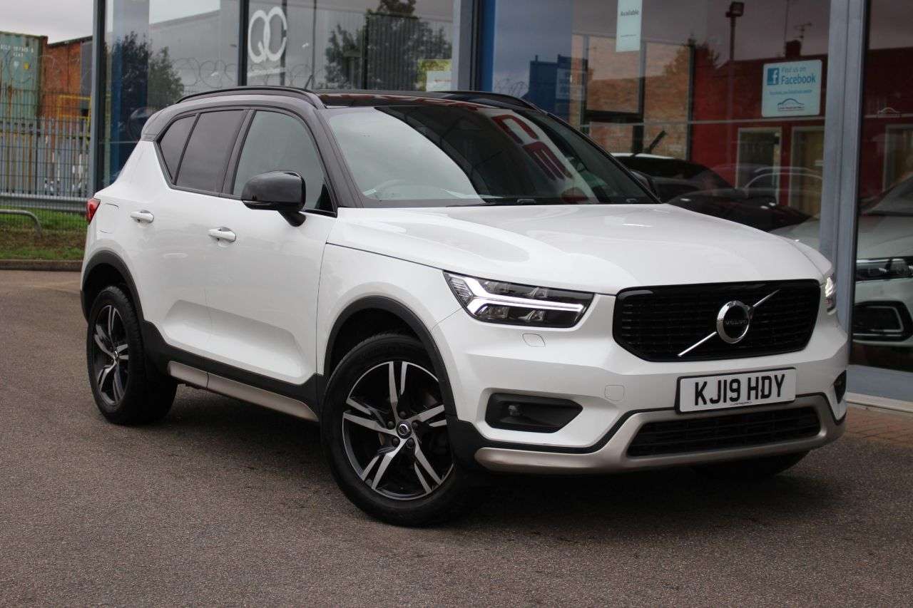 2019 VOLVO XC40 2019 VOLVO XC40