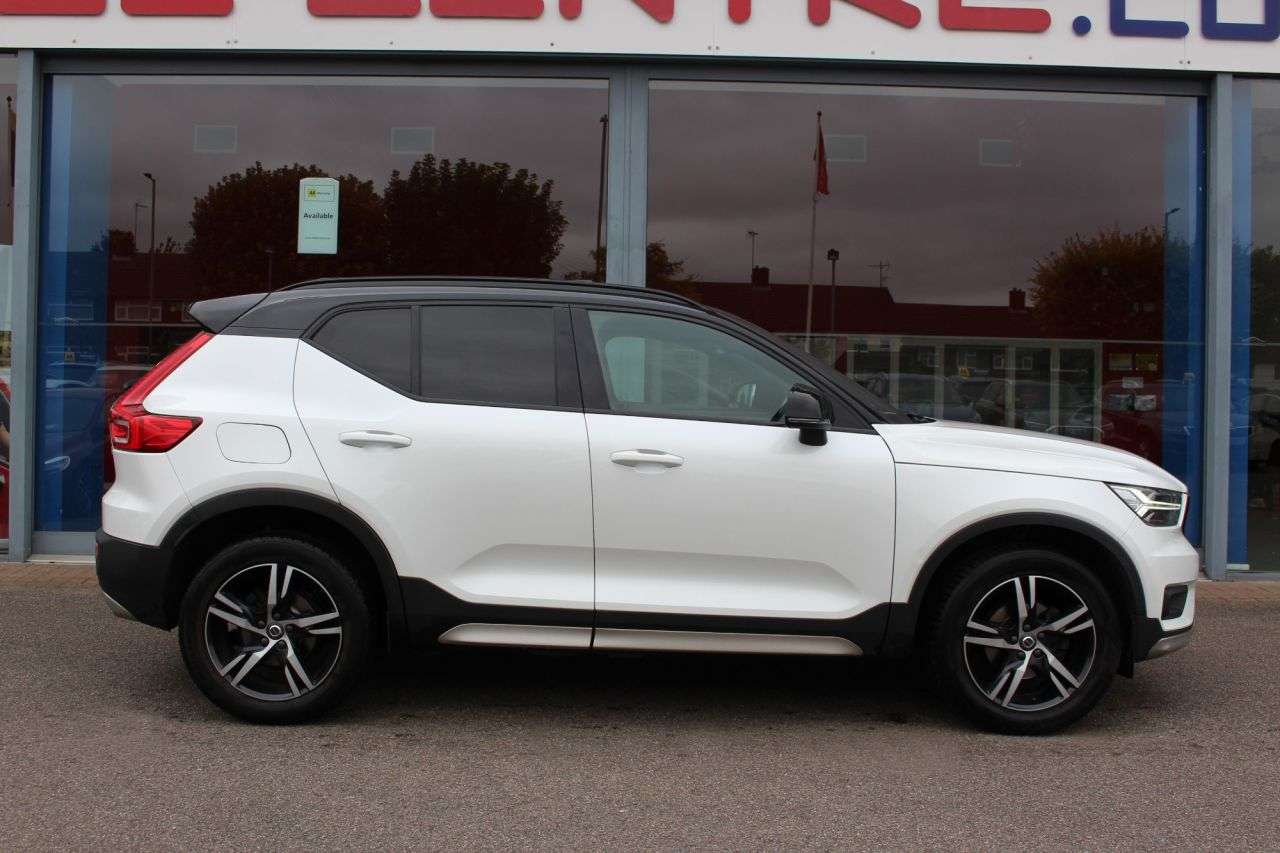 2019 VOLVO XC40 2019 VOLVO XC40