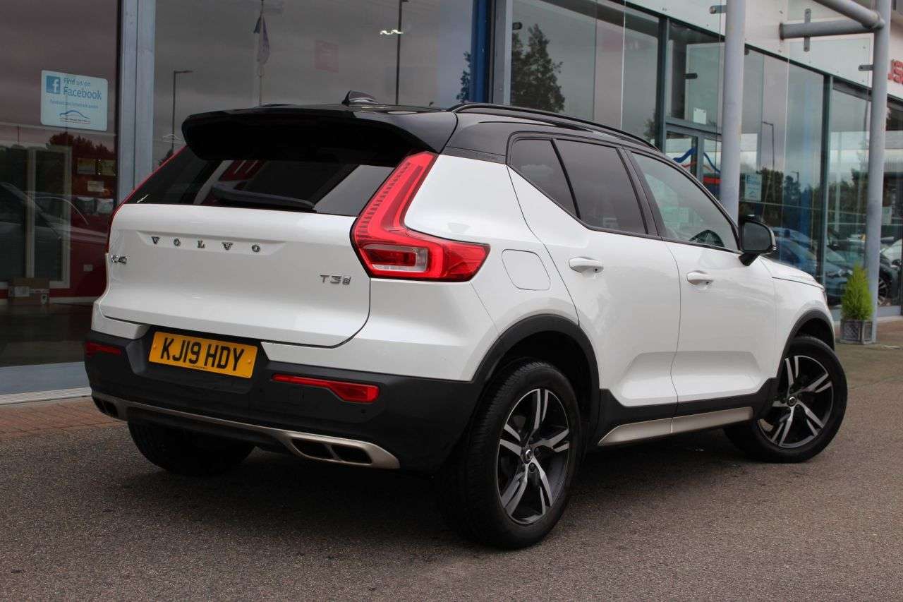 2019 VOLVO XC40 2019 VOLVO XC40