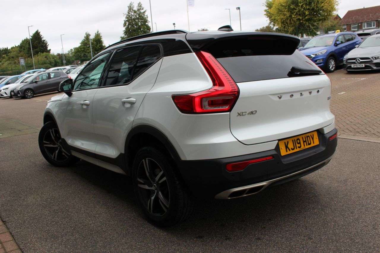2019 VOLVO XC40 2019 VOLVO XC40