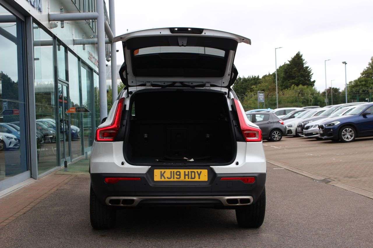 2019 VOLVO XC40 2019 VOLVO XC40