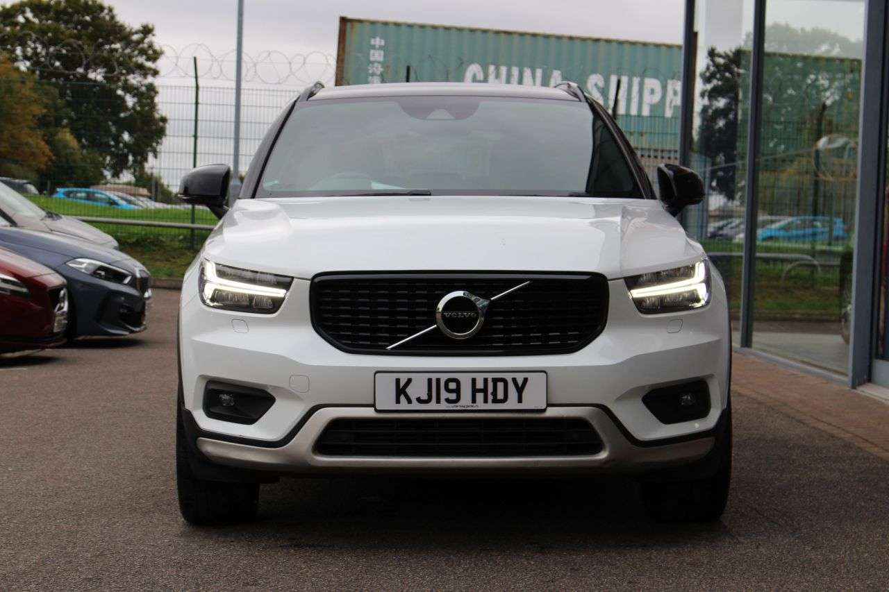 2019 VOLVO XC40 2019 VOLVO XC40