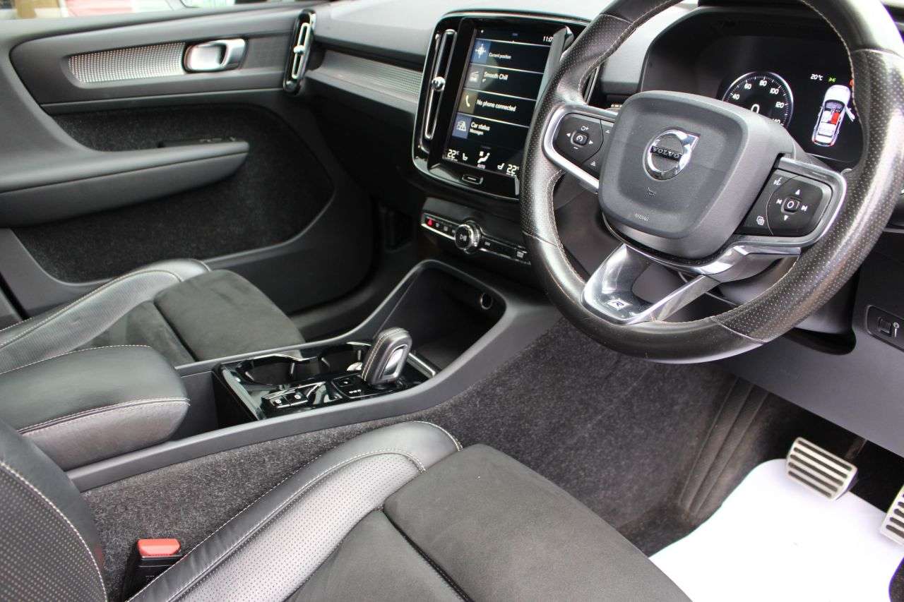 2019 VOLVO XC40 2019 VOLVO XC40