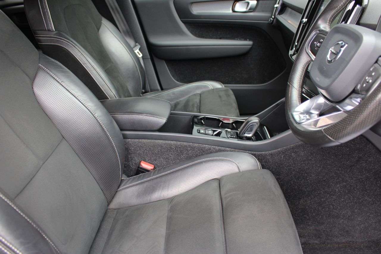 2019 VOLVO XC40 2019 VOLVO XC40