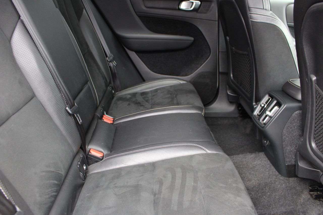 2019 VOLVO XC40 2019 VOLVO XC40