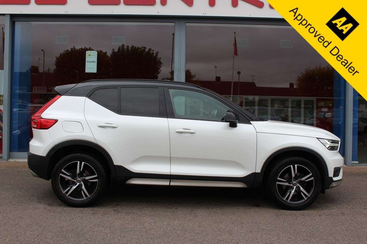 2019 VOLVO XC40 2019 VOLVO XC40