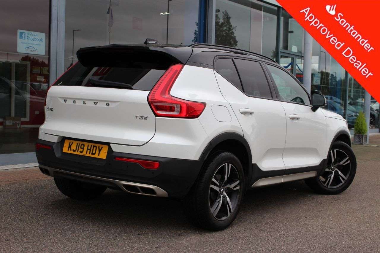 2019 VOLVO XC40 2019 VOLVO XC40