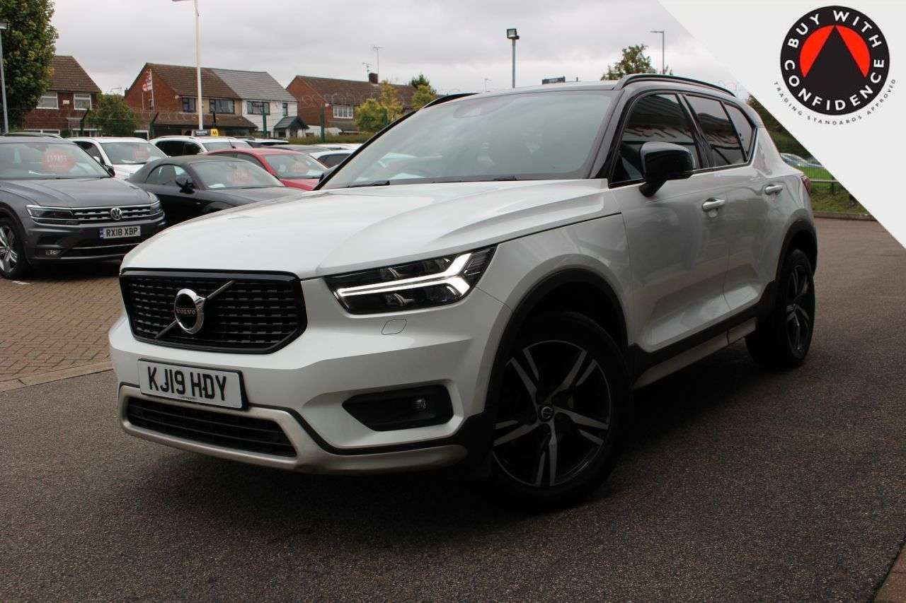 2019 VOLVO XC40 2019 VOLVO XC40