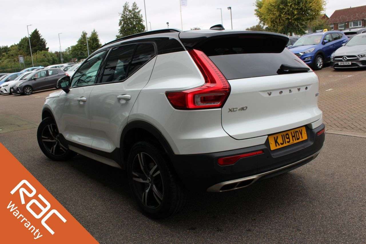 2019 VOLVO XC40 2019 VOLVO XC40