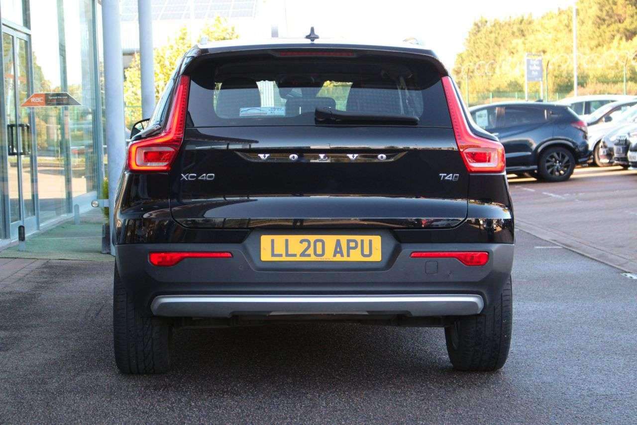 2020 VOLVO XC40 2020 VOLVO XC40