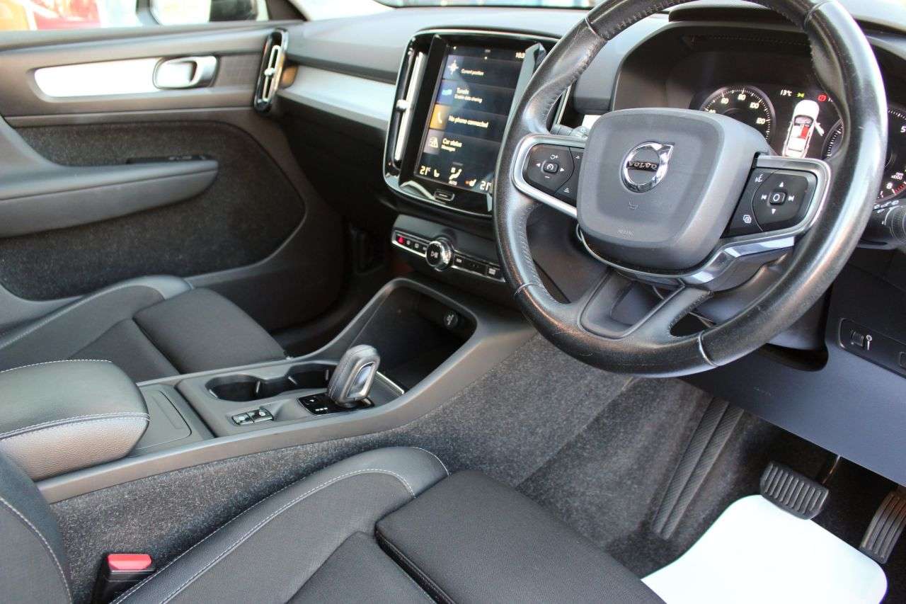 2020 VOLVO XC40 2020 VOLVO XC40