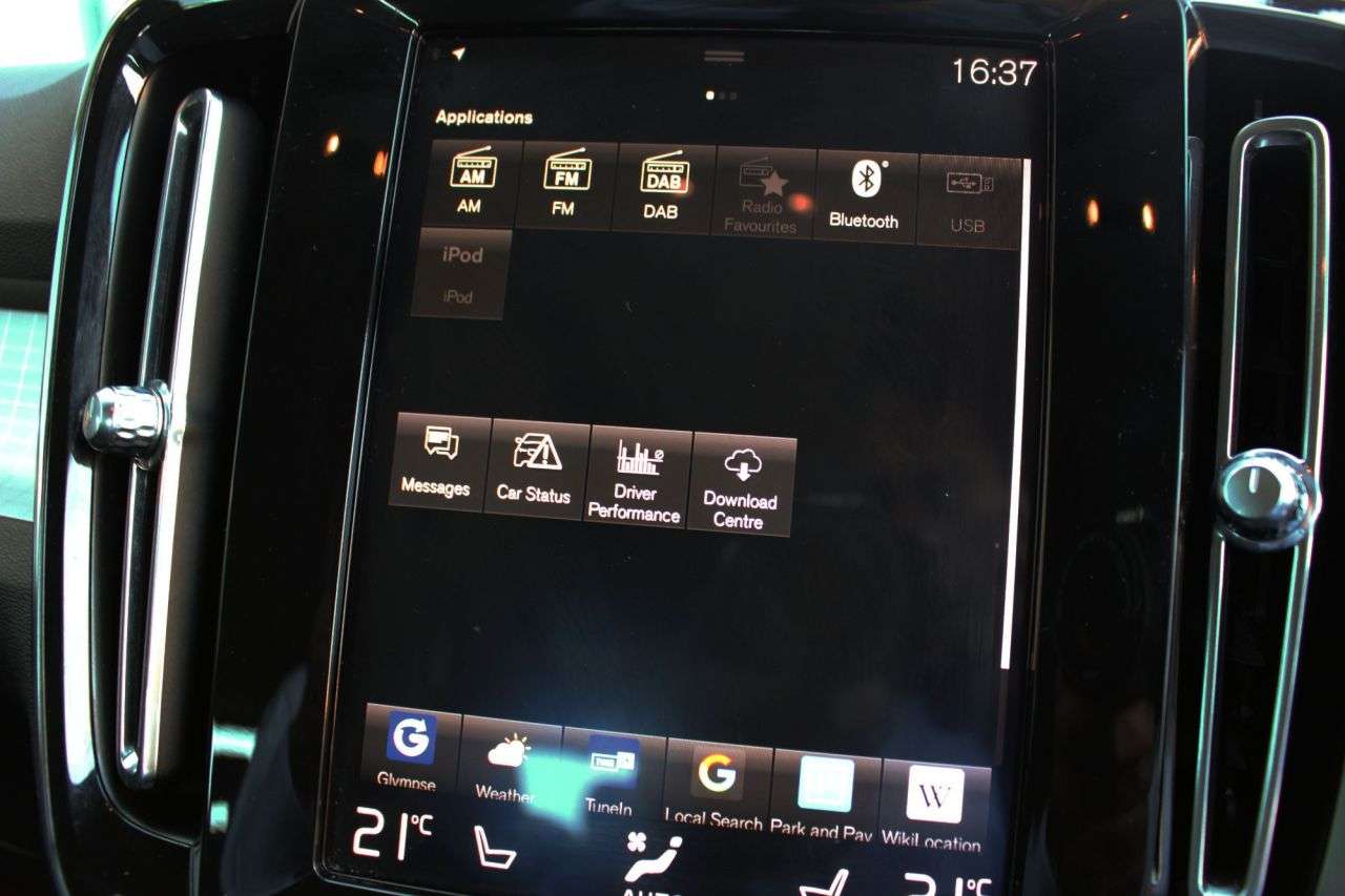 2020 VOLVO XC40 2020 VOLVO XC40