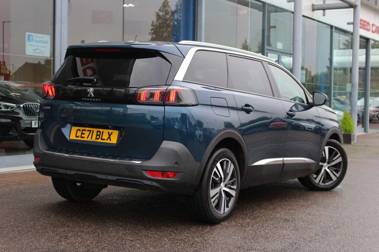 2021 PEUGEOT 5008 2021 PEUGEOT 5008