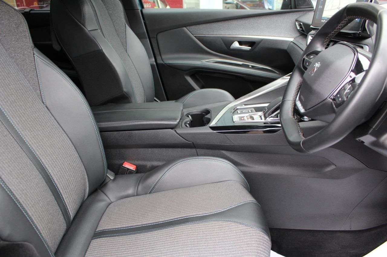 2021 PEUGEOT 5008 2021 PEUGEOT 5008