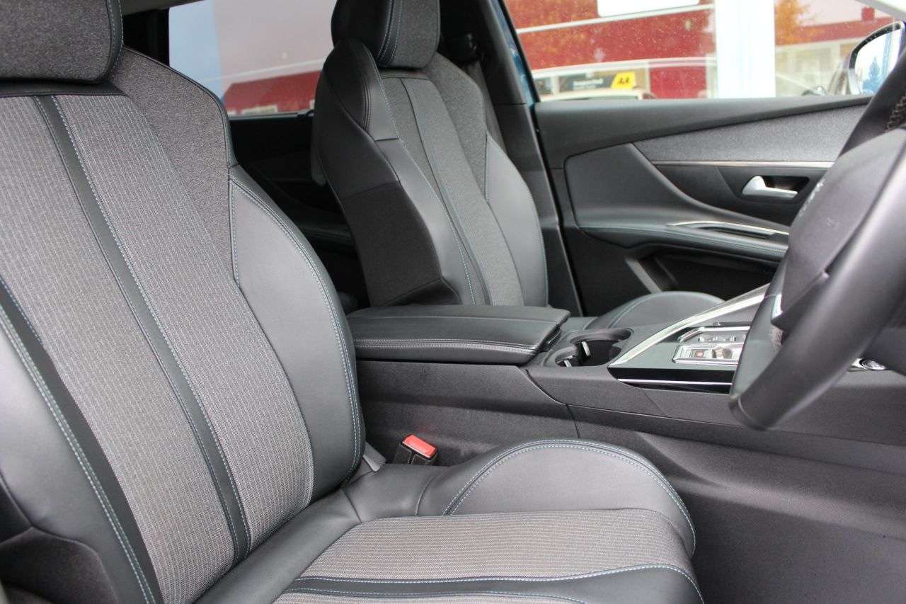 2021 PEUGEOT 5008 2021 PEUGEOT 5008