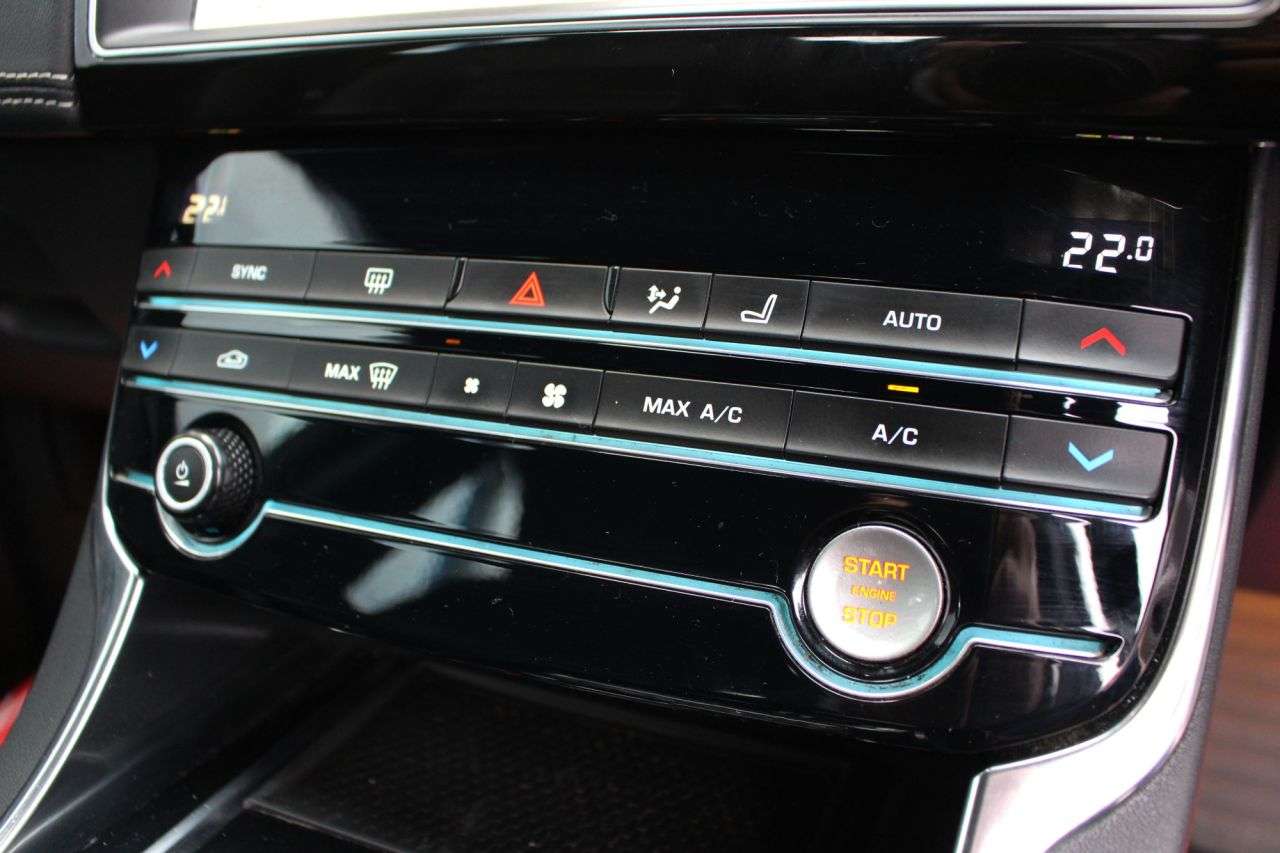 2019 JAGUAR XE 2019 JAGUAR XE