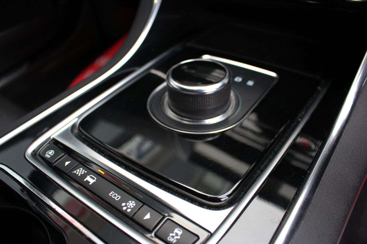 2019 JAGUAR XE 2019 JAGUAR XE