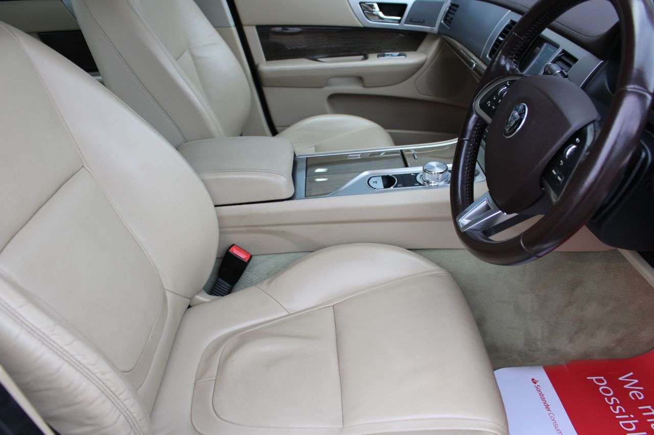 2014 JAGUAR XF 2014 JAGUAR XF