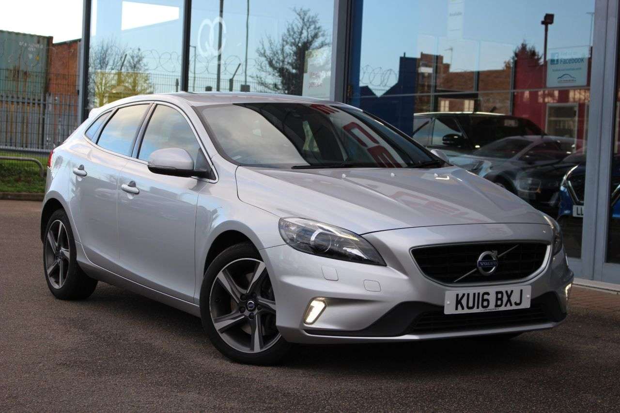 2016 VOLVO V40 2016 VOLVO V40