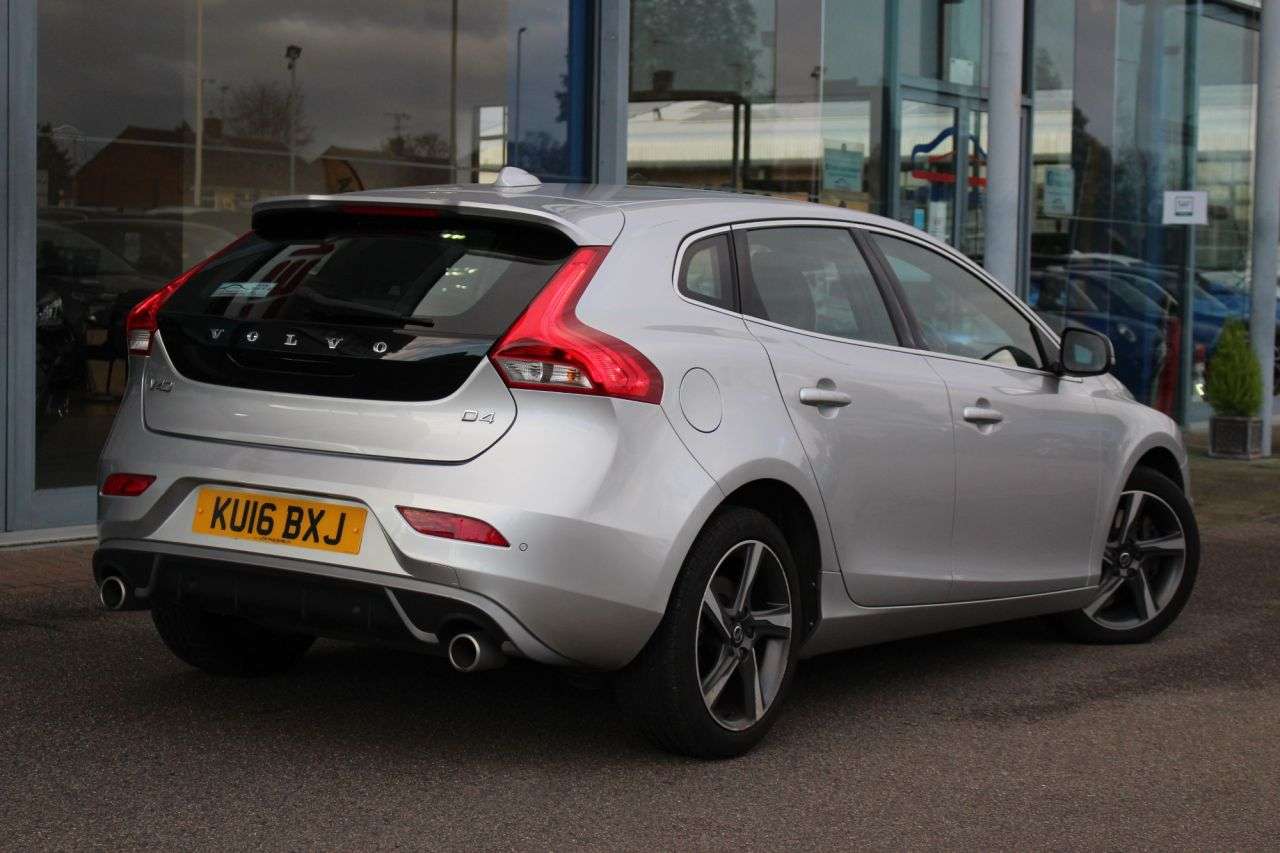 2016 VOLVO V40 2016 VOLVO V40
