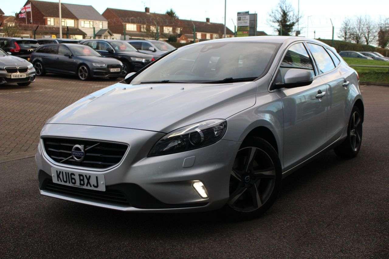 2016 VOLVO V40 2016 VOLVO V40