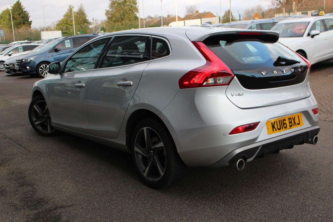 2016 VOLVO V40 2016 VOLVO V40