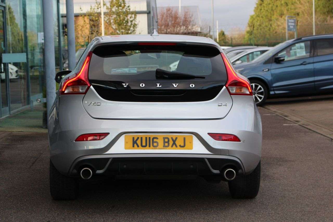 2016 VOLVO V40 2016 VOLVO V40